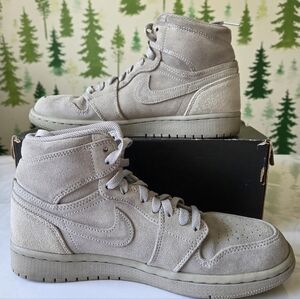 Nike Air Jordan 1 Retro High -Grey Suede